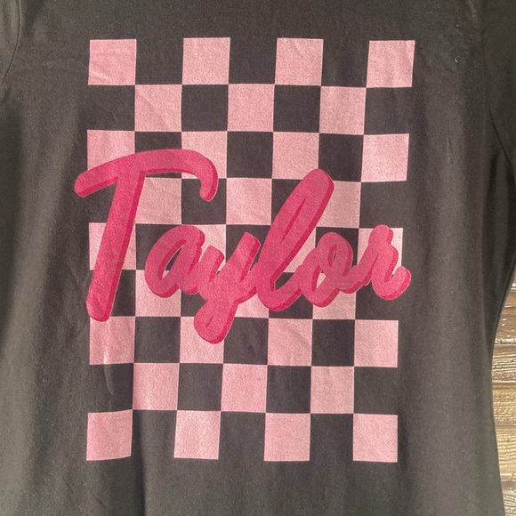 NWT Womens Port & Company Retro Style Taylor Black Small Tee - Picture 2 of 8